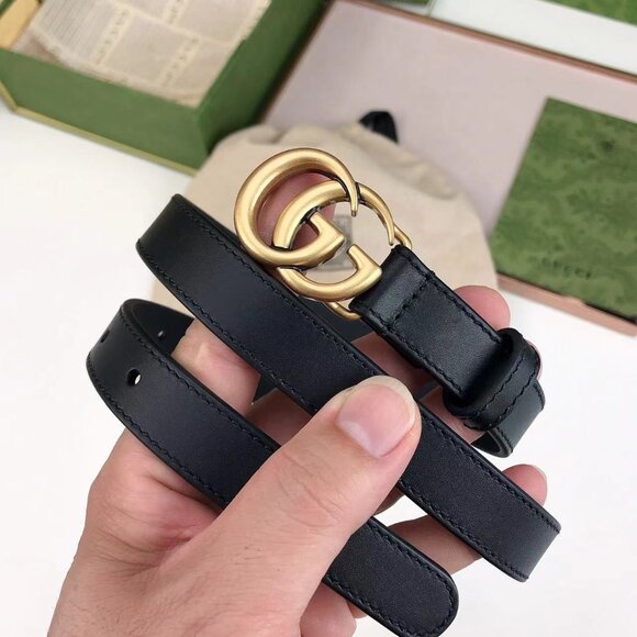 Gucci Elegant Red Leather Belt with Gold Buckle - Picture 5 of 6